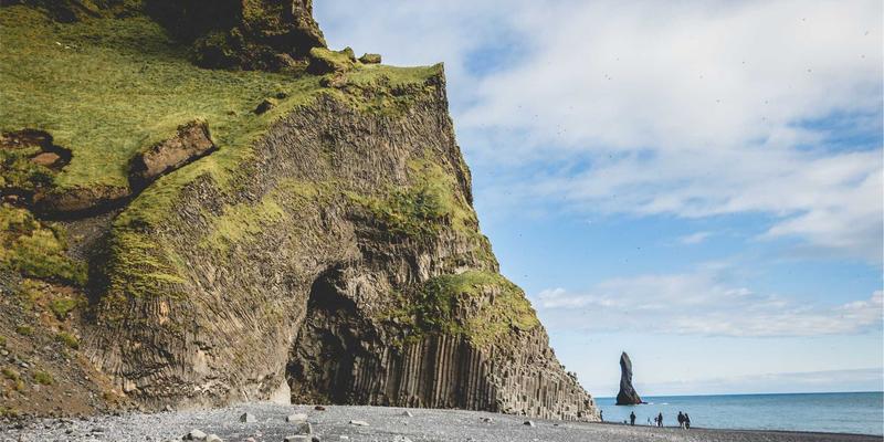 从黄页到生活管家：老龄化社区中114店的适老化商品与服务改造方案研究